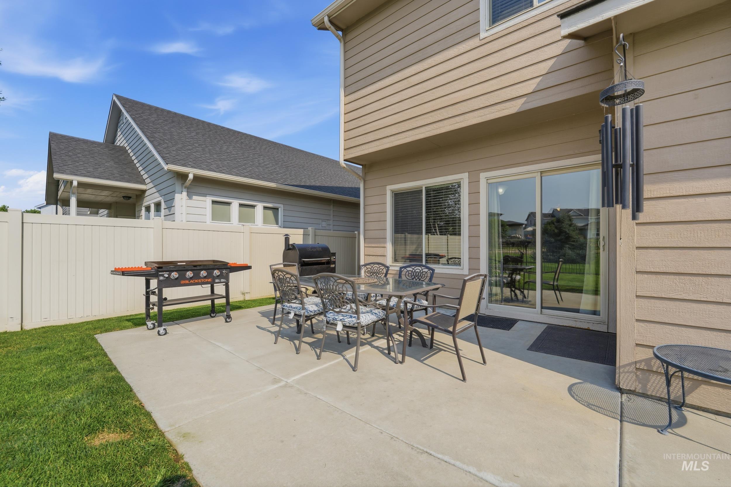 725 E Ionia Dr, Meridian, Idaho 83642, 5 Bedrooms, 2.5 Bathrooms, Residential For Sale, Price $614,900, 98996890