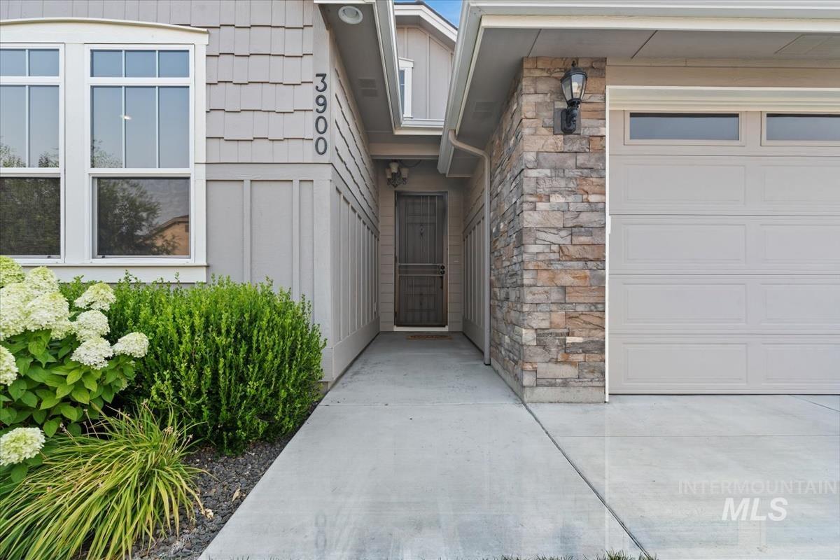 3900 S Lone Pine Ave, Meridian, Idaho 83642, 3 Bedrooms, 2 Bathrooms, Residential For Sale, Price $695,000,MLS 98996891