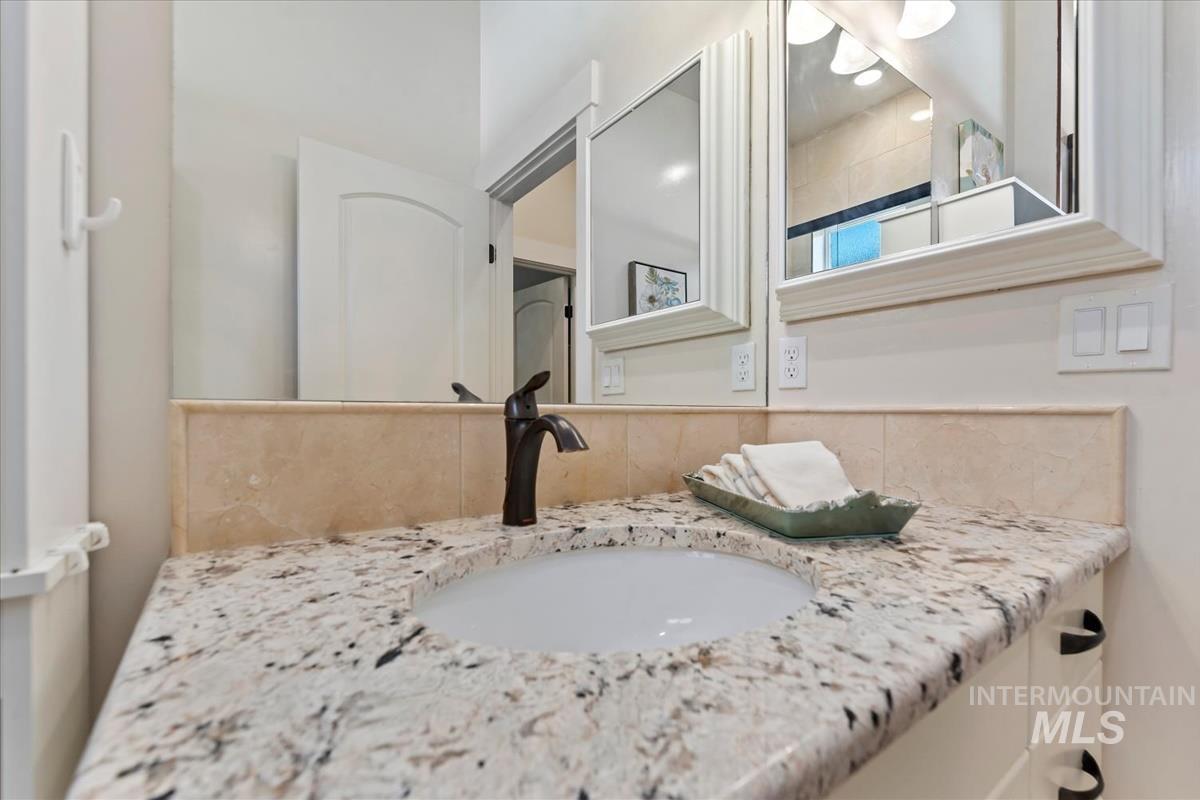 3900 S Lone Pine Ave, Meridian, Idaho 83642, 3 Bedrooms, 2 Bathrooms, Residential For Sale, Price $695,000,MLS 98996891