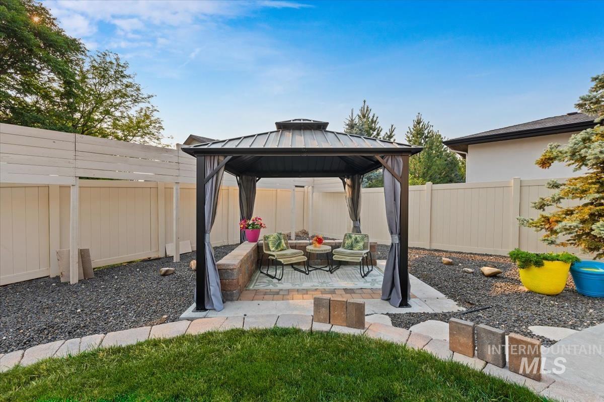 3900 S Lone Pine Ave, Meridian, Idaho 83642, 3 Bedrooms, 2 Bathrooms, Residential For Sale, Price $695,000,MLS 98996891