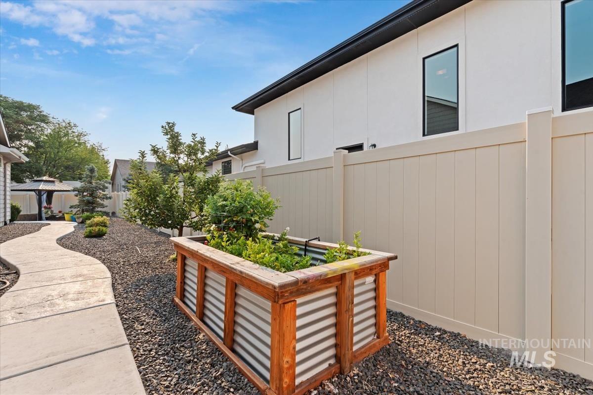 3900 S Lone Pine Ave, Meridian, Idaho 83642, 3 Bedrooms, 2 Bathrooms, Residential For Sale, Price $695,000,MLS 98996891