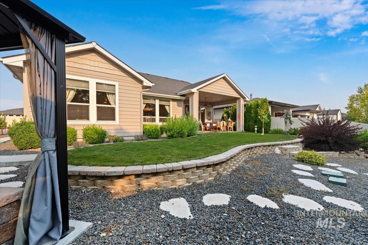 3900 S Lone Pine Ave, Meridian, Idaho 83642, 3 Bedrooms, 2 Bathrooms, Residential For Sale, Price $695,000,MLS 98996891