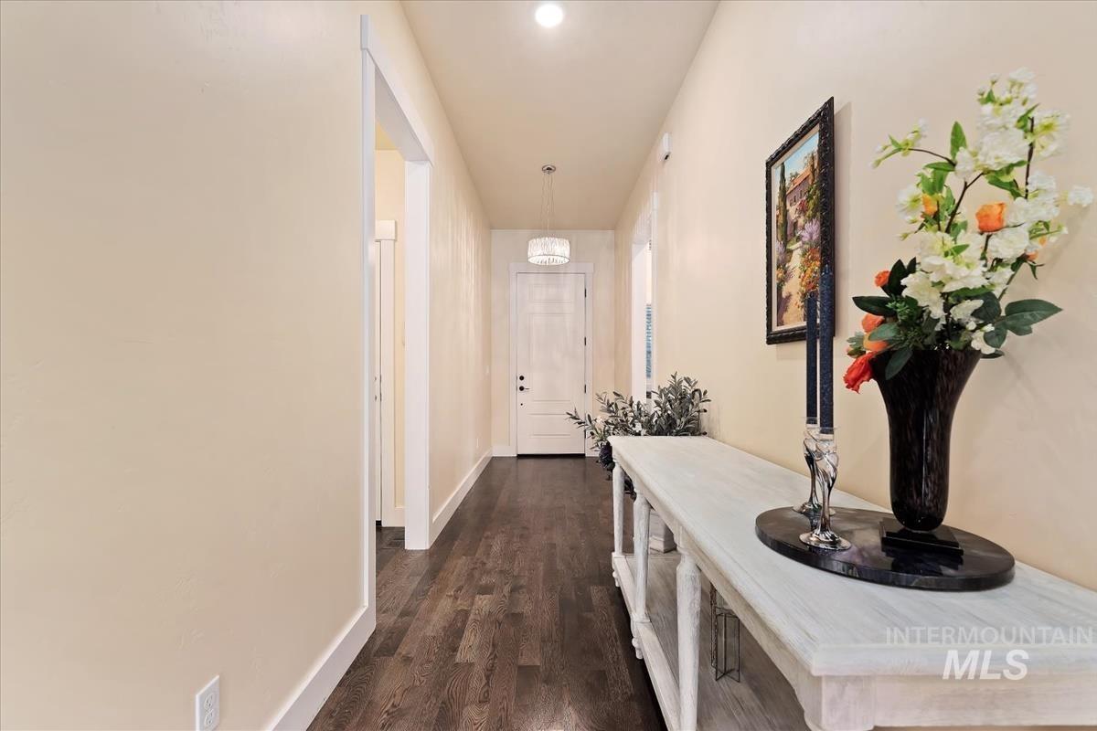 3900 S Lone Pine Ave, Meridian, Idaho 83642, 3 Bedrooms, 2 Bathrooms, Residential For Sale, Price $695,000,MLS 98996891