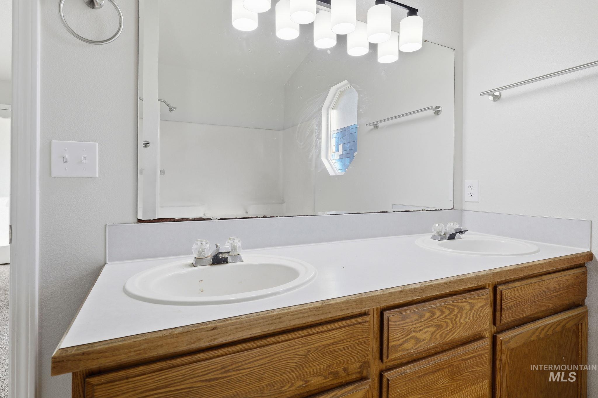 5231 W Albion Court, Boise, Idaho 83705, 3 Bedrooms, 2 Bathrooms, Residential For Sale, Price $447,000,MLS 98996894