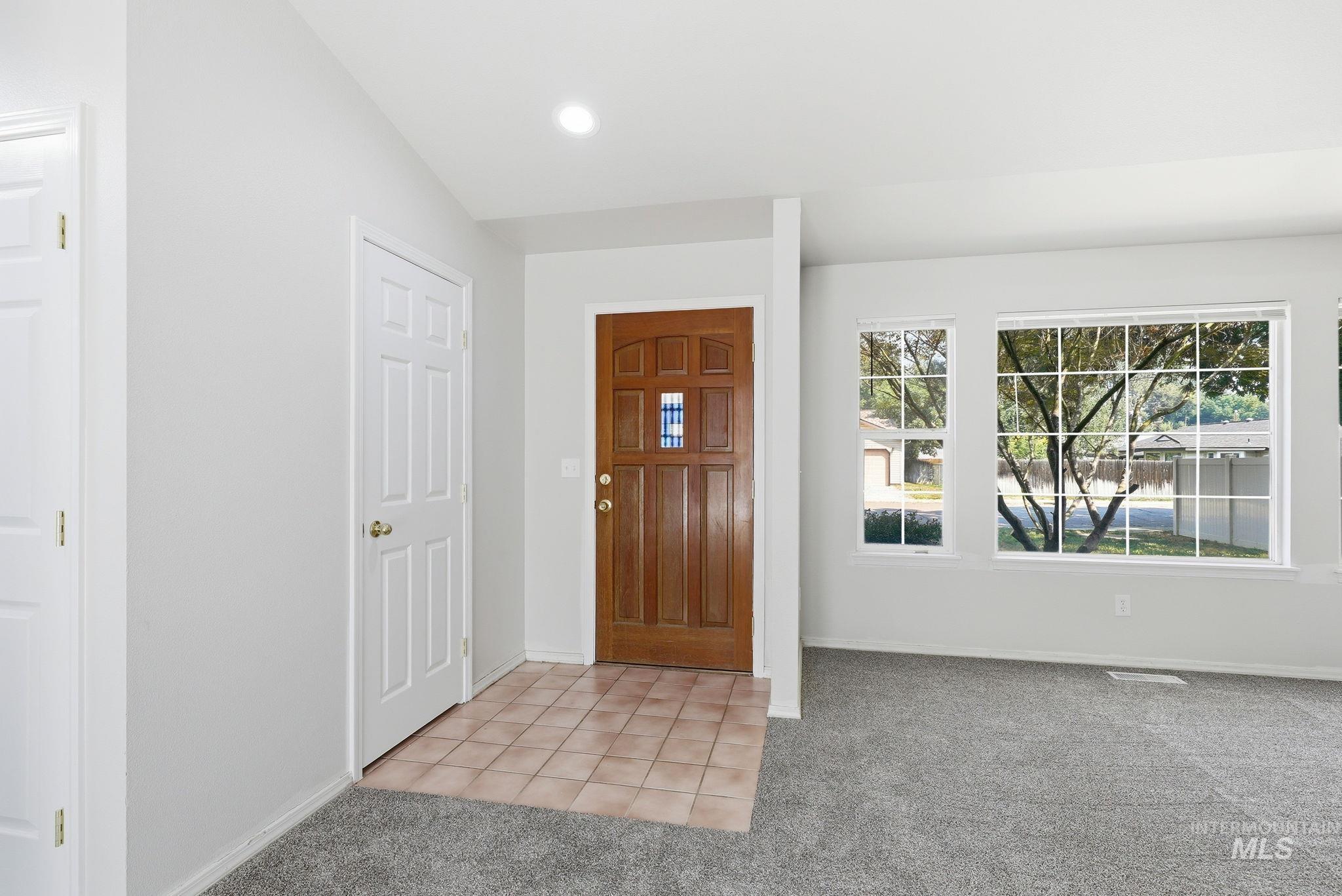 5231 W Albion Court, Boise, Idaho 83705, 3 Bedrooms, 2 Bathrooms, Residential For Sale, Price $447,000,MLS 98996894