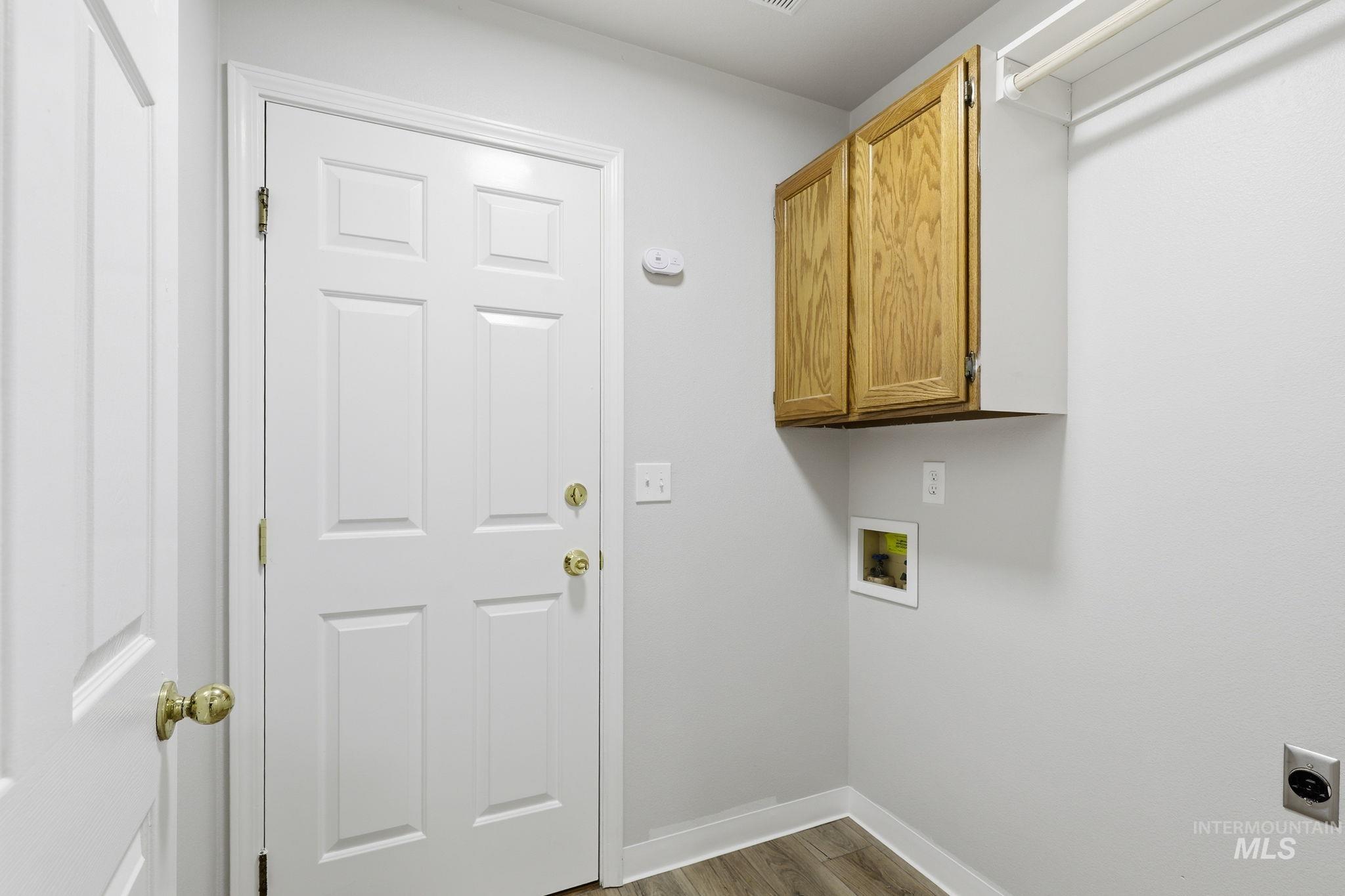 5231 W Albion Court, Boise, Idaho 83705, 3 Bedrooms, 2 Bathrooms, Residential For Sale, Price $447,000,MLS 98996894