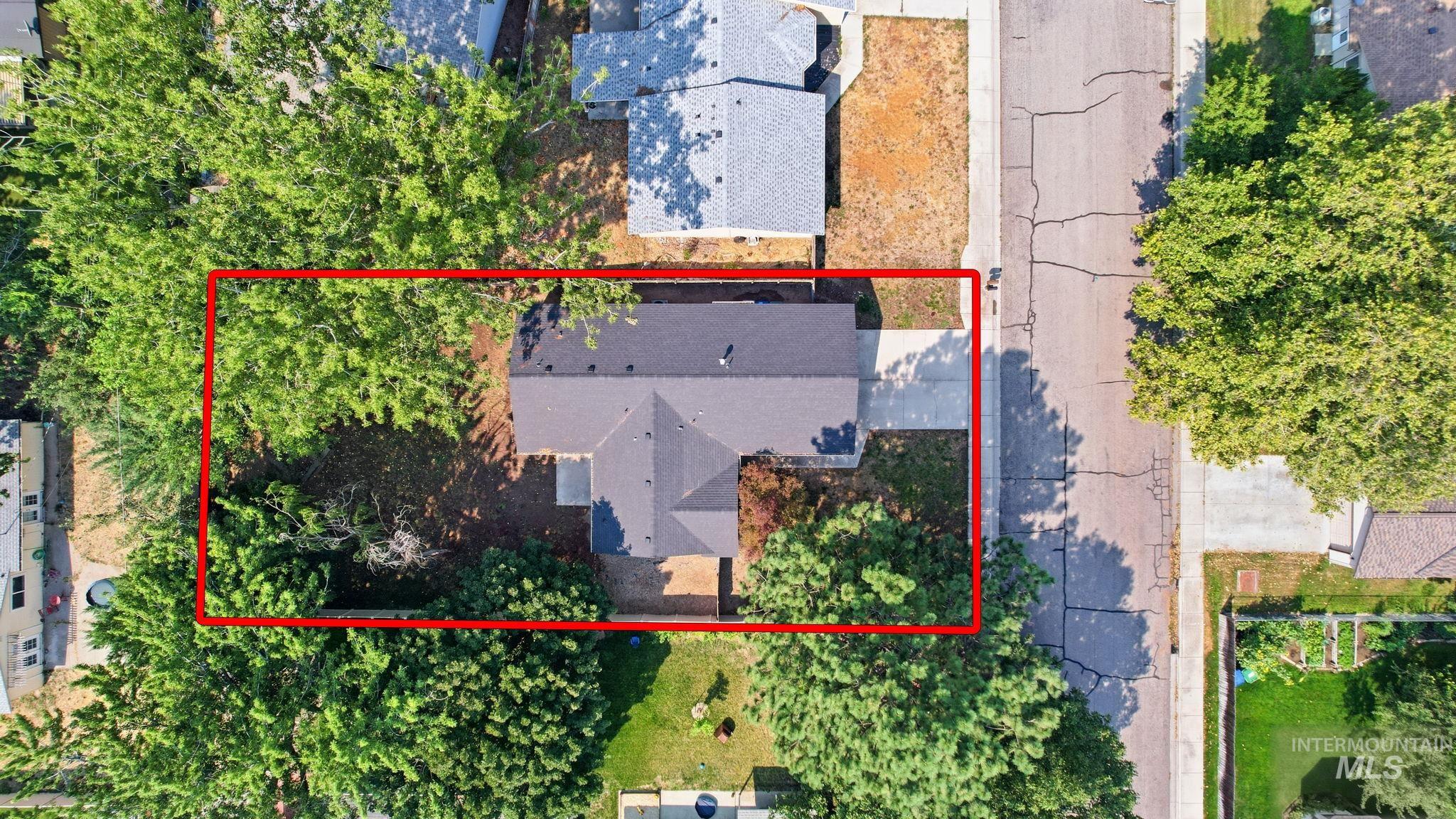 5231 W Albion Court, Boise, Idaho 83705, 3 Bedrooms, 2 Bathrooms, Residential For Sale, Price $447,000,MLS 98996894
