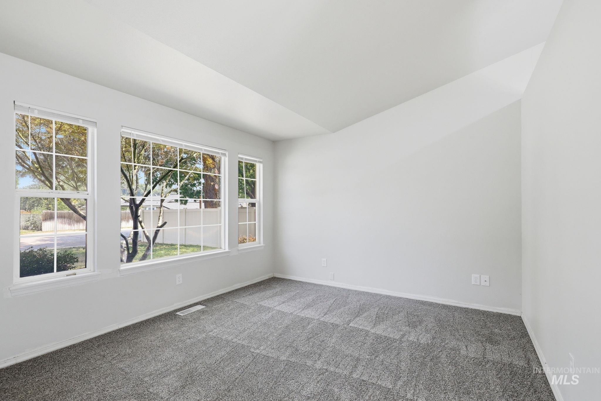 5231 W Albion Court, Boise, Idaho 83705, 3 Bedrooms, 2 Bathrooms, Residential For Sale, Price $447,000,MLS 98996894