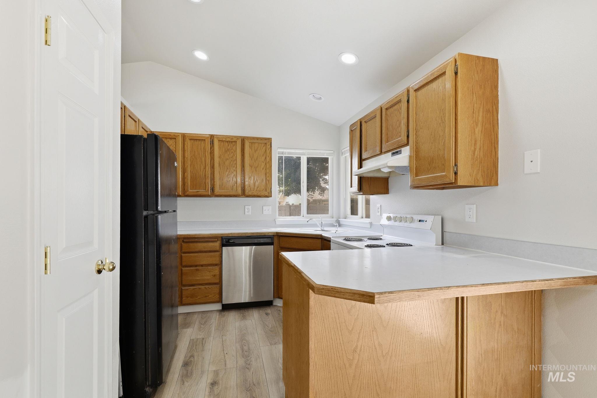 5231 W Albion Court, Boise, Idaho 83705, 3 Bedrooms, 2 Bathrooms, Residential For Sale, Price $447,000,MLS 98996894