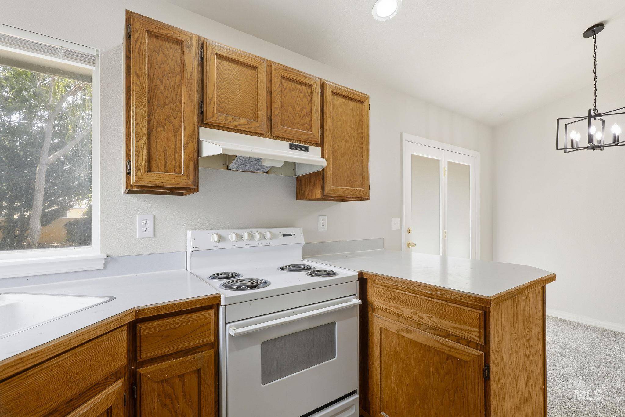 5231 W Albion Court, Boise, Idaho 83705, 3 Bedrooms, 2 Bathrooms, Residential For Sale, Price $447,000,MLS 98996894
