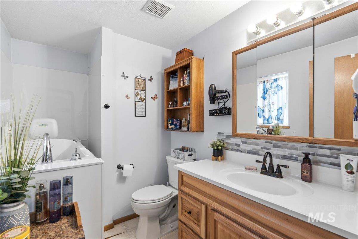 1699 Syringa Dr, Emmett, Idaho 83617, 3 Bedrooms, 2 Bathrooms, Residential For Sale, Price $525,000, 98996895