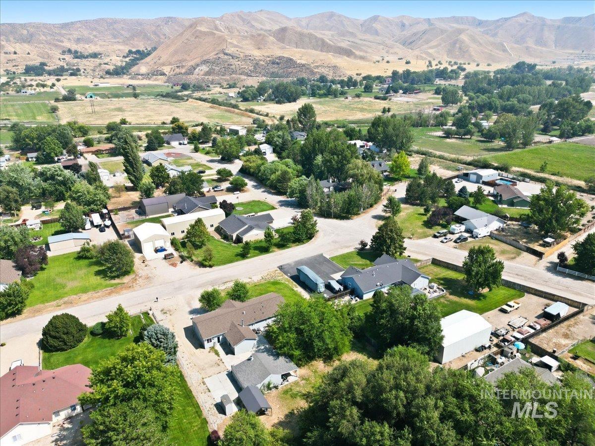1699 Syringa Dr, Emmett, Idaho 83617, 3 Bedrooms, 2 Bathrooms, Residential For Sale, Price $525,000, 98996895