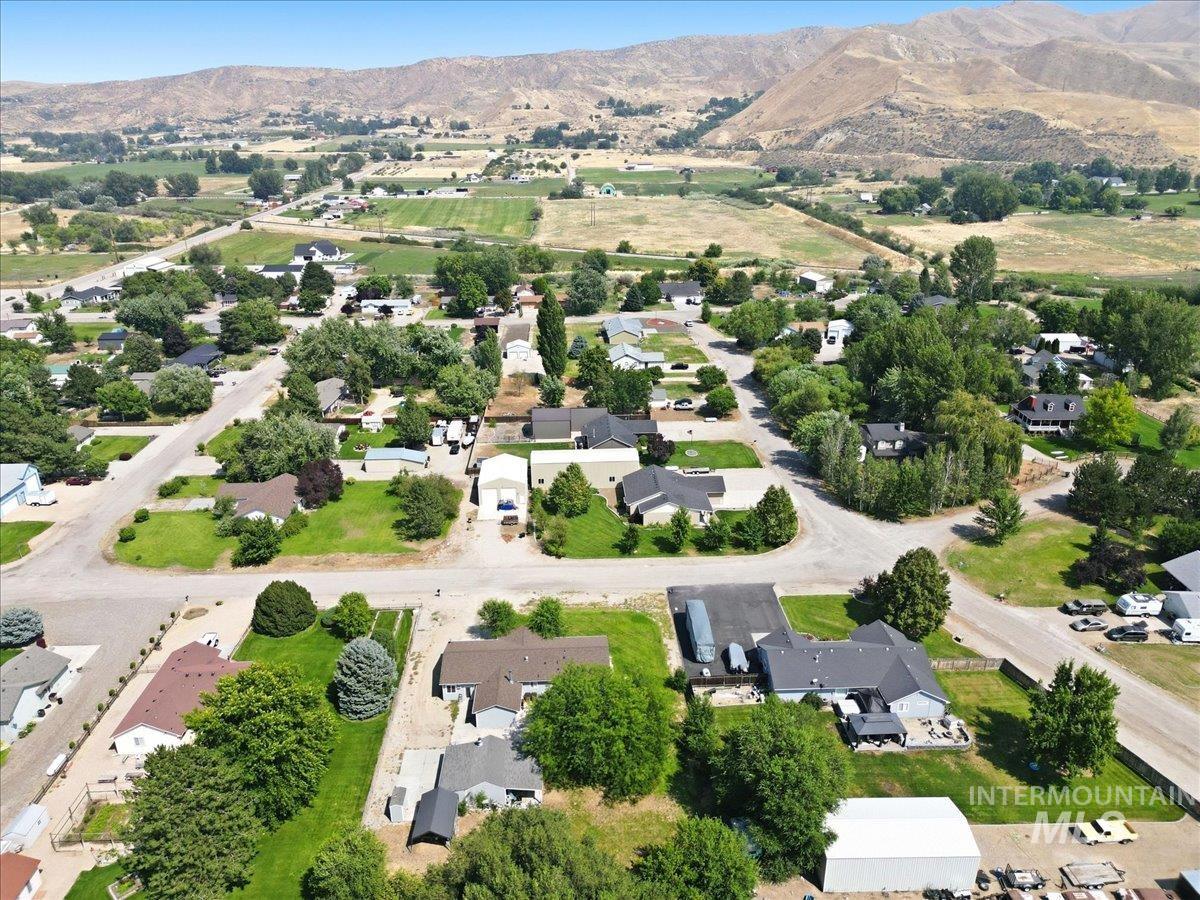 1699 Syringa Dr, Emmett, Idaho 83617, 3 Bedrooms, 2 Bathrooms, Residential For Sale, Price $525,000, 98996895