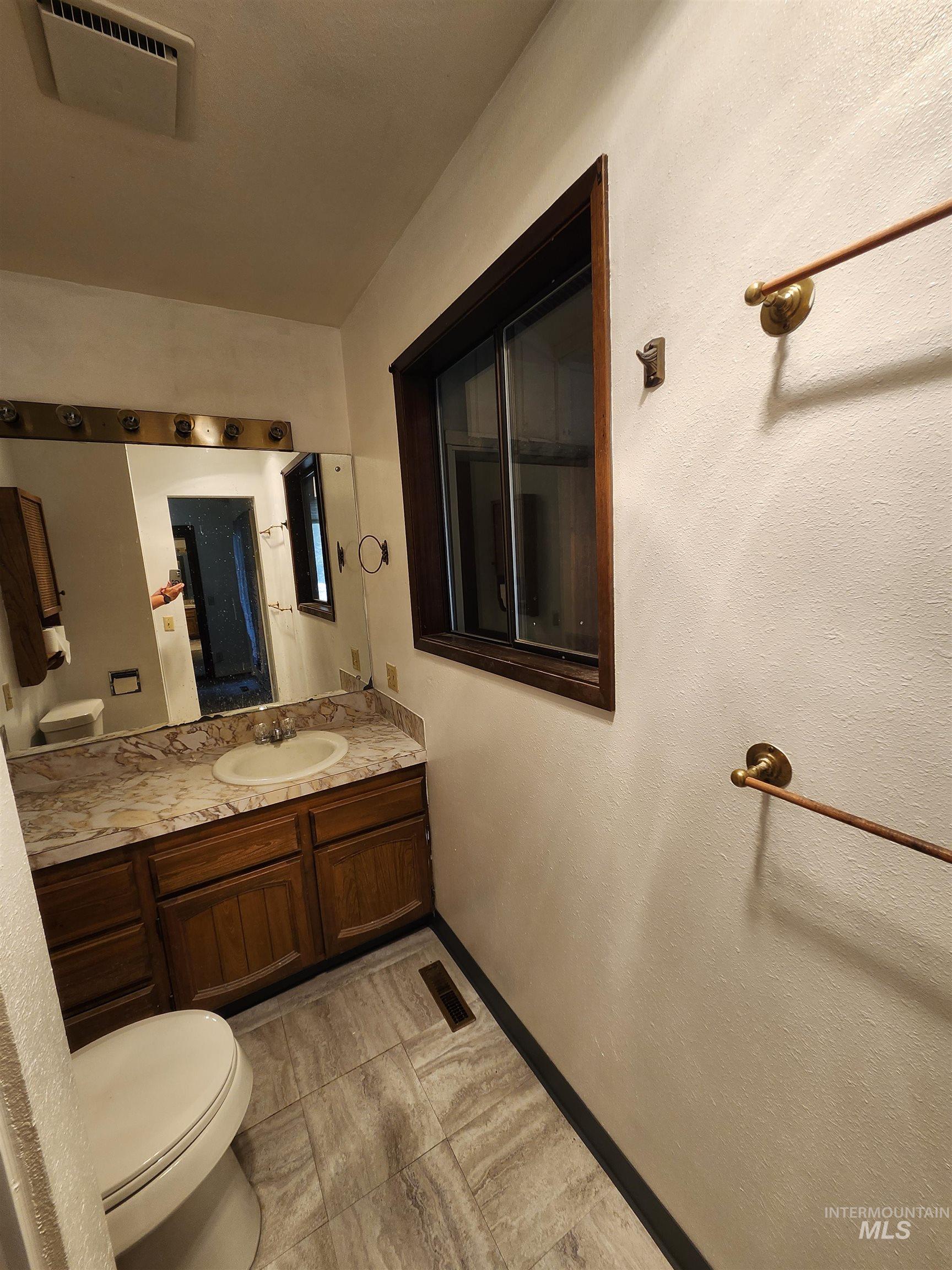 1232 Ponderosa Dr, Moscow, Idaho 83843, 4 Bedrooms, 3 Bathrooms, Residential For Sale, Price $595,000,MLS 98996897