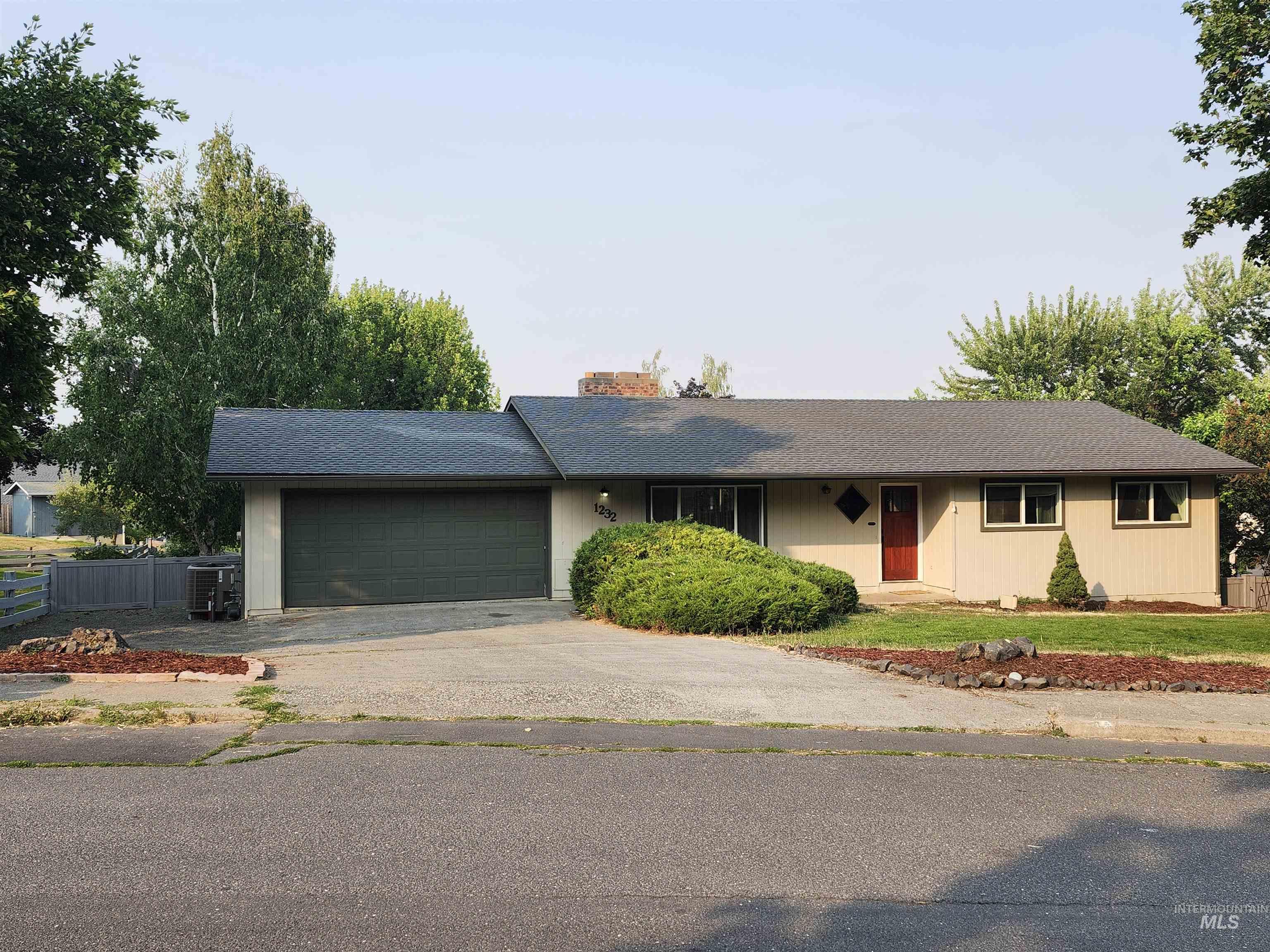 1232 Ponderosa Dr, Moscow, Idaho 83843, 4 Bedrooms, 3 Bathrooms, Residential For Sale, Price $595,000,MLS 98996897