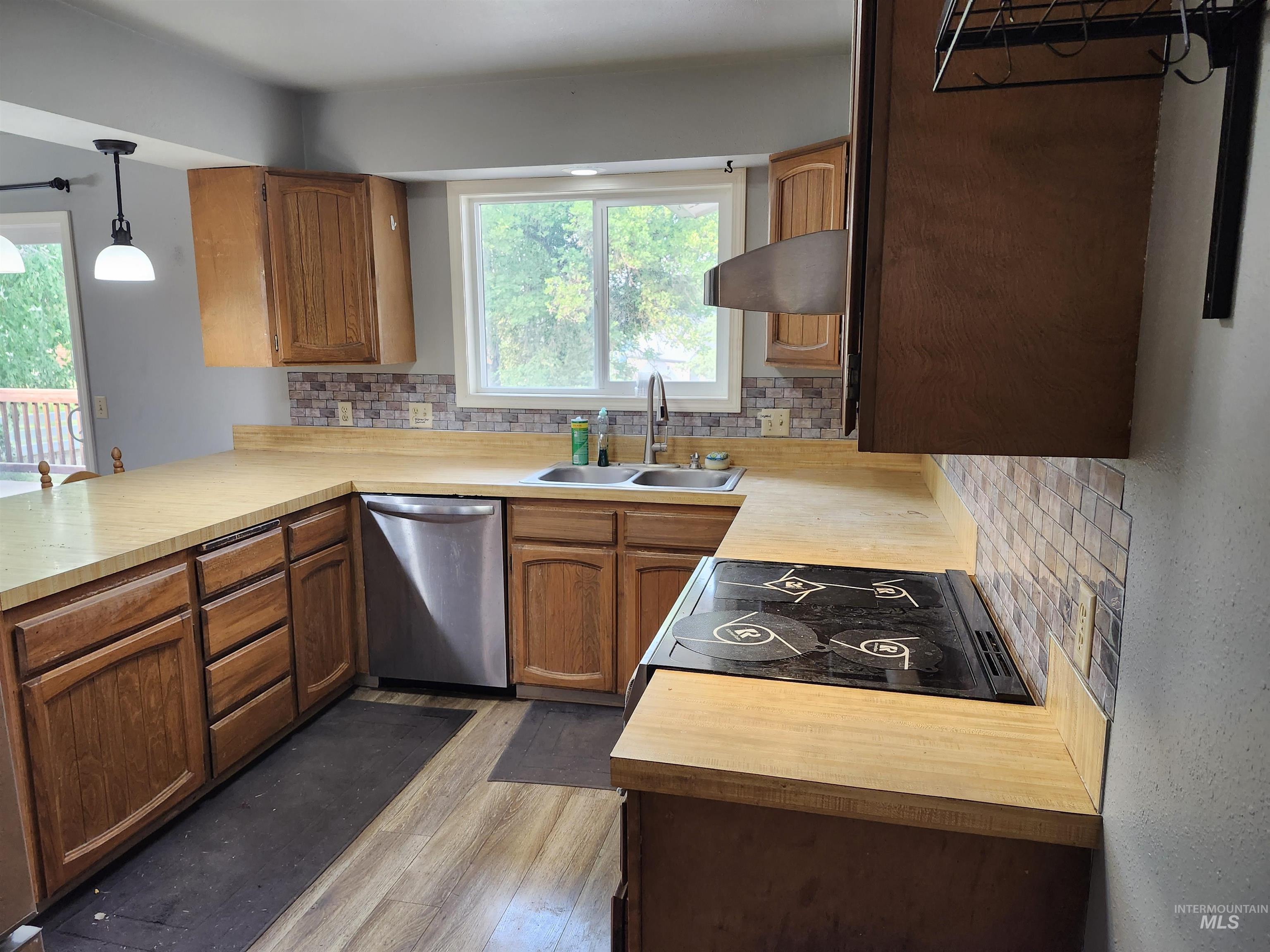 1232 Ponderosa Dr, Moscow, Idaho 83843, 4 Bedrooms, 3 Bathrooms, Residential For Sale, Price $595,000,MLS 98996897