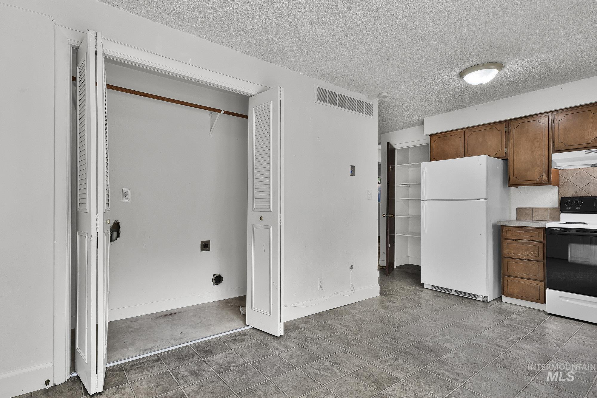 803 E Colorado, Nampa, Idaho 83686, 2 Bedrooms, 1 Bathroom, Residential For Sale, Price $270,000,MLS 98996898