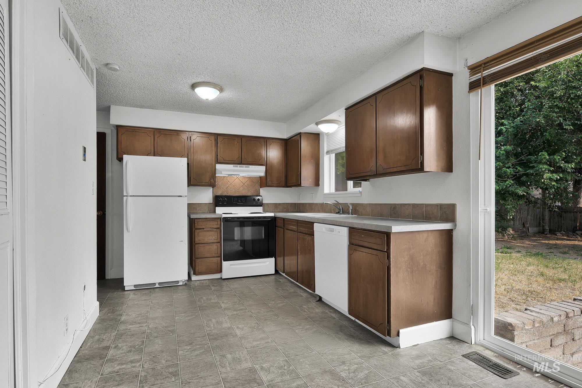 803 E Colorado, Nampa, Idaho 83686, 2 Bedrooms, 1 Bathroom, Residential For Sale, Price $270,000,MLS 98996898
