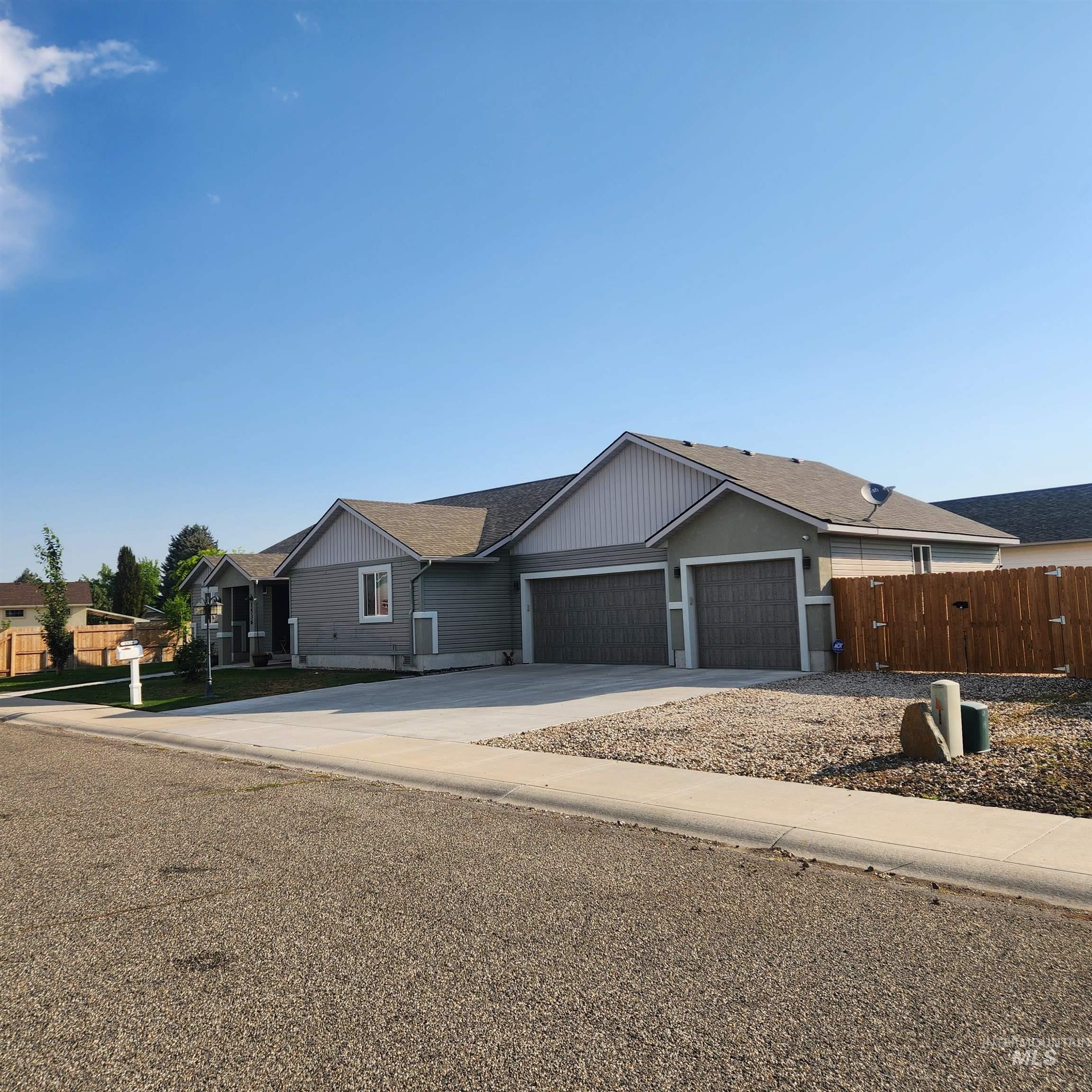 1536 Marie, Gooding, Idaho 83330, 3 Bedrooms, 3 Bathrooms, Residential For Sale, Price $439,500,MLS 98996899