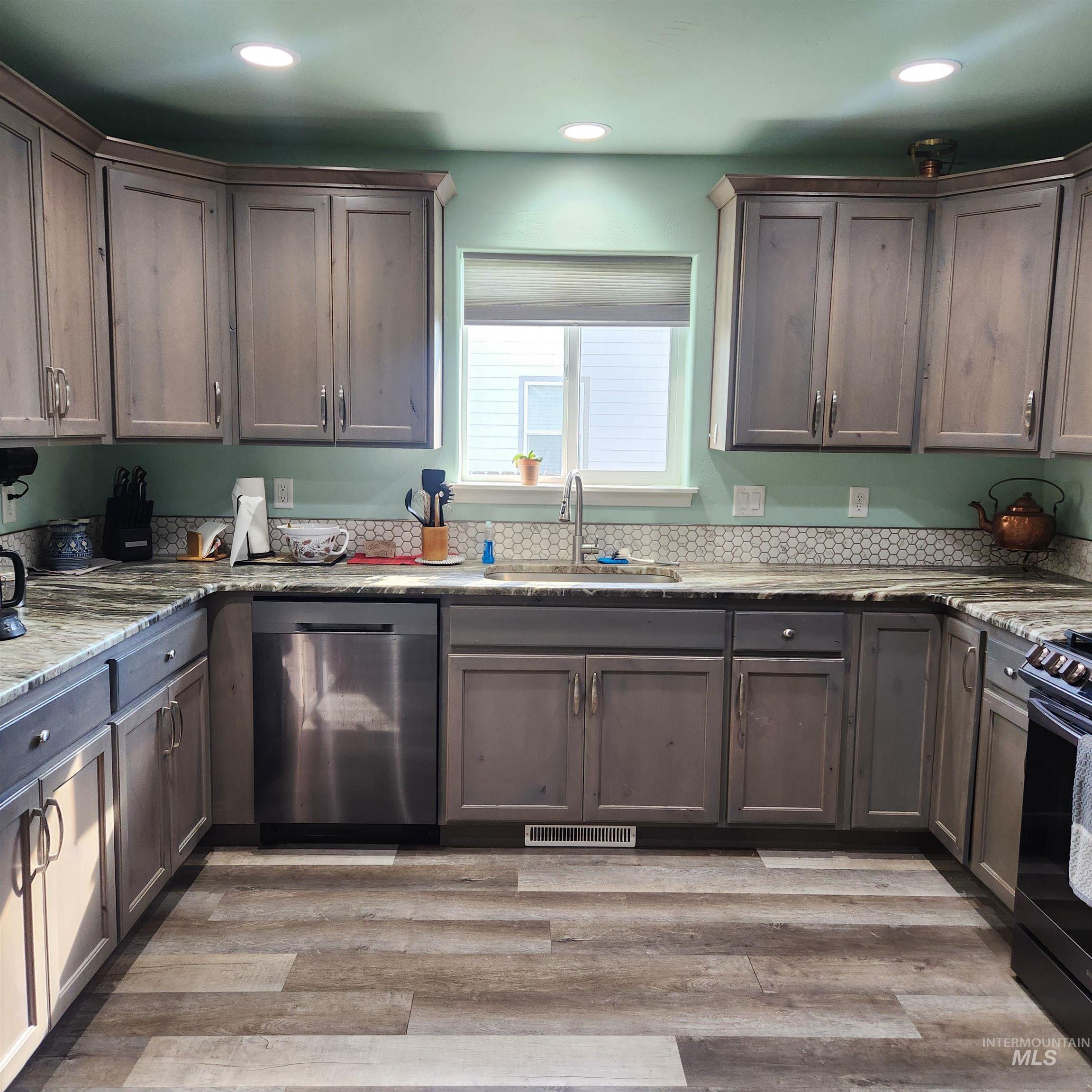 1536 Marie, Gooding, Idaho 83330, 3 Bedrooms, 3 Bathrooms, Residential For Sale, Price $439,500,MLS 98996899