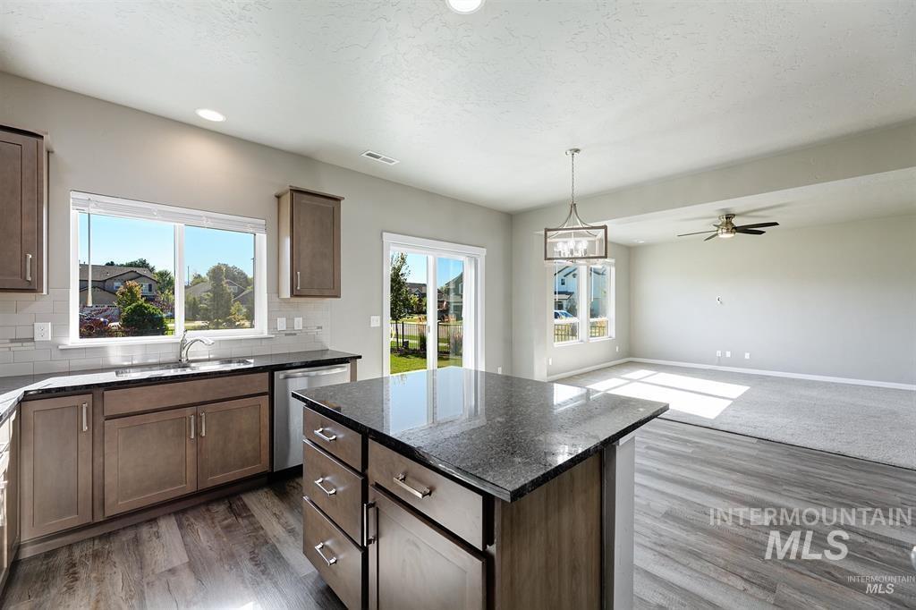 190 N Wooddale Ave, Eagle, Idaho 83616, 3 Bedrooms, 2.5 Bathrooms, Residential For Sale, Price $550,000,MLS 98996902