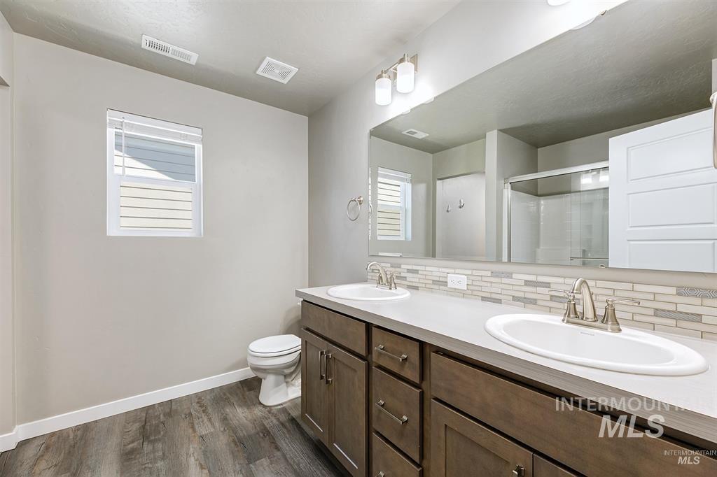 190 N Wooddale Ave, Eagle, Idaho 83616, 3 Bedrooms, 2.5 Bathrooms, Residential For Sale, Price $550,000,MLS 98996902