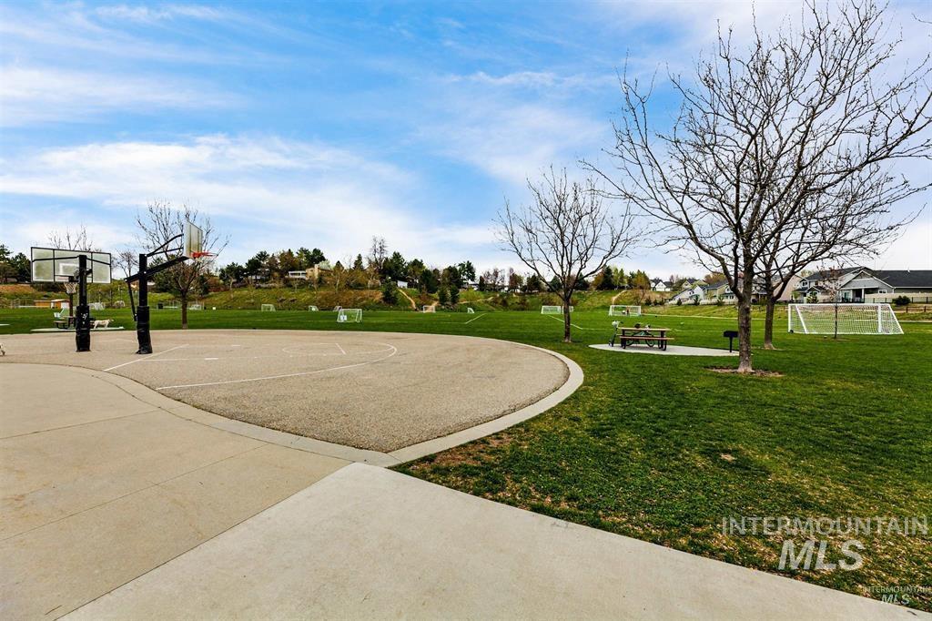 190 N Wooddale Ave, Eagle, Idaho 83616, 3 Bedrooms, 2.5 Bathrooms, Residential For Sale, Price $550,000,MLS 98996902