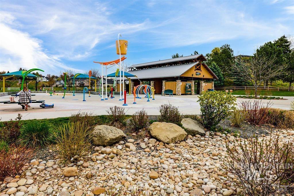 190 N Wooddale Ave, Eagle, Idaho 83616, 3 Bedrooms, 2.5 Bathrooms, Residential For Sale, Price $550,000,MLS 98996902