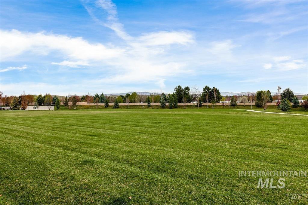 190 N Wooddale Ave, Eagle, Idaho 83616, 3 Bedrooms, 2.5 Bathrooms, Residential For Sale, Price $550,000,MLS 98996902