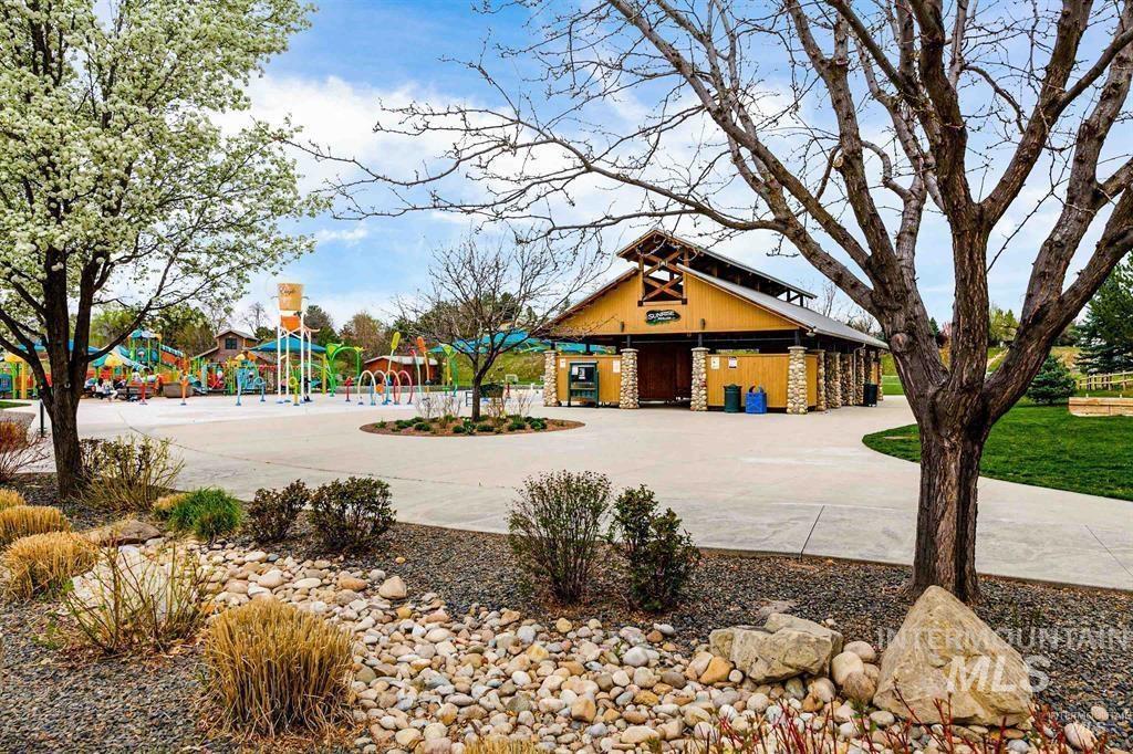 190 N Wooddale Ave, Eagle, Idaho 83616, 3 Bedrooms, 2.5 Bathrooms, Residential For Sale, Price $550,000,MLS 98996902