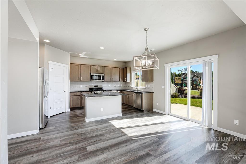 190 N Wooddale Ave, Eagle, Idaho 83616, 3 Bedrooms, 2.5 Bathrooms, Residential For Sale, Price $550,000,MLS 98996902