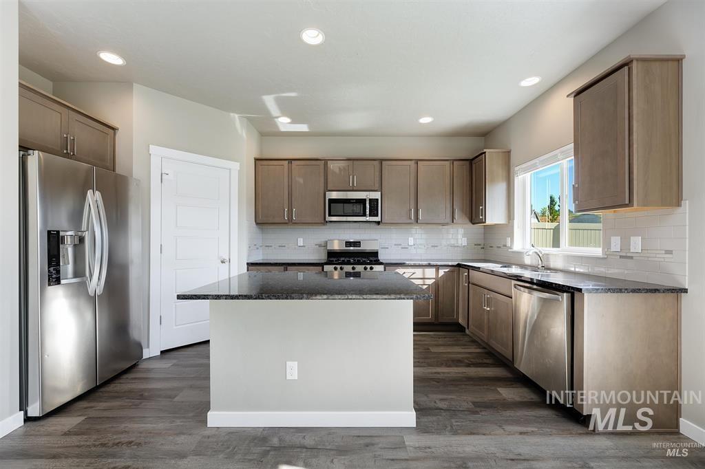 190 N Wooddale Ave, Eagle, Idaho 83616, 3 Bedrooms, 2.5 Bathrooms, Residential For Sale, Price $550,000,MLS 98996902