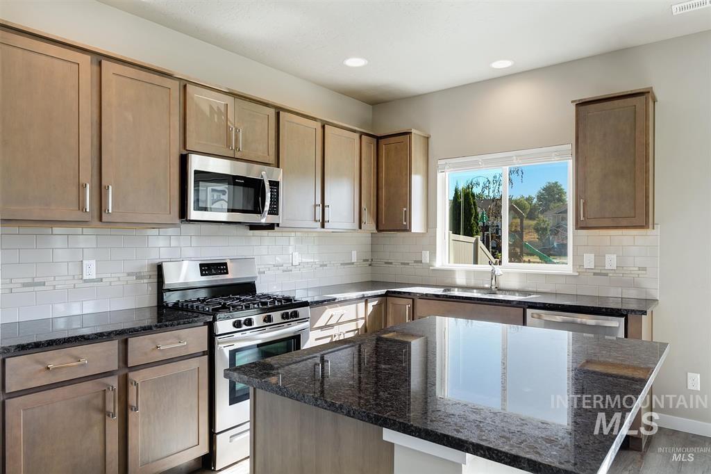 190 N Wooddale Ave, Eagle, Idaho 83616, 3 Bedrooms, 2.5 Bathrooms, Residential For Sale, Price $550,000,MLS 98996902