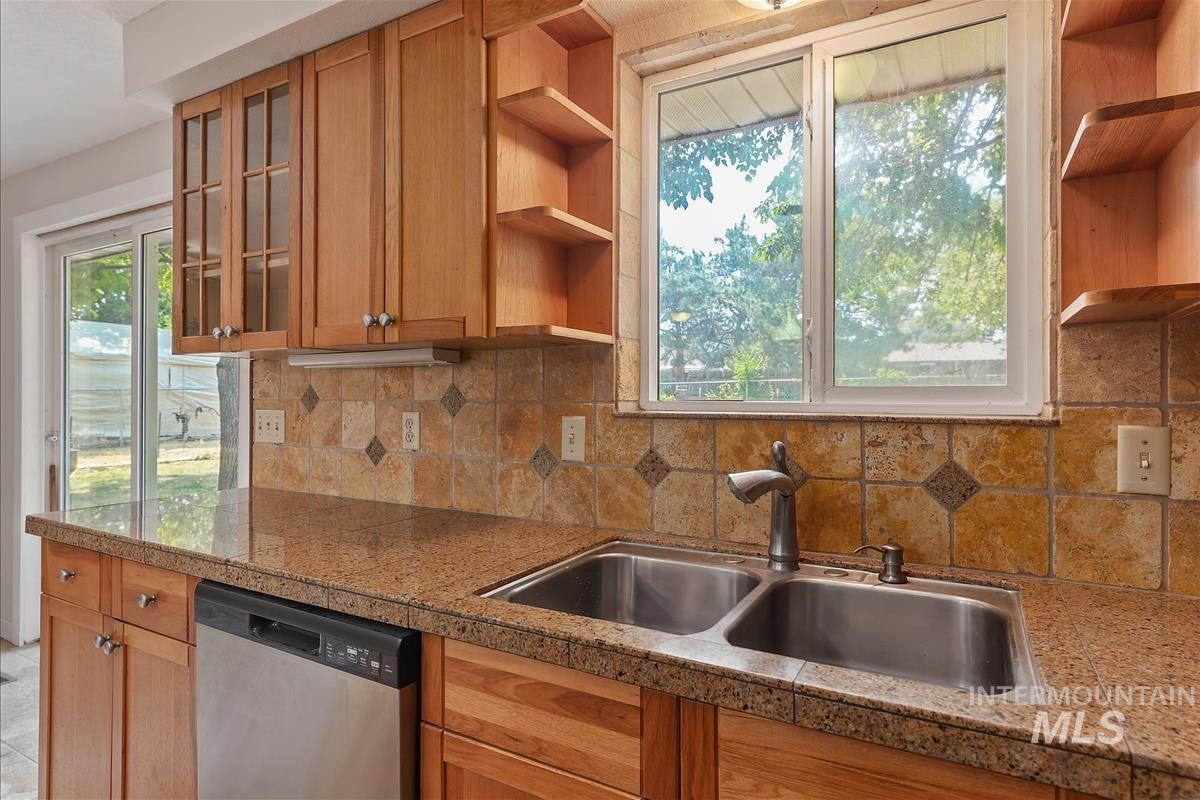 7505 W Snohomish St, Boise, Idaho 83709, 3 Bedrooms, 2 Bathrooms, Residential For Sale, Price $414,900,MLS 98996906