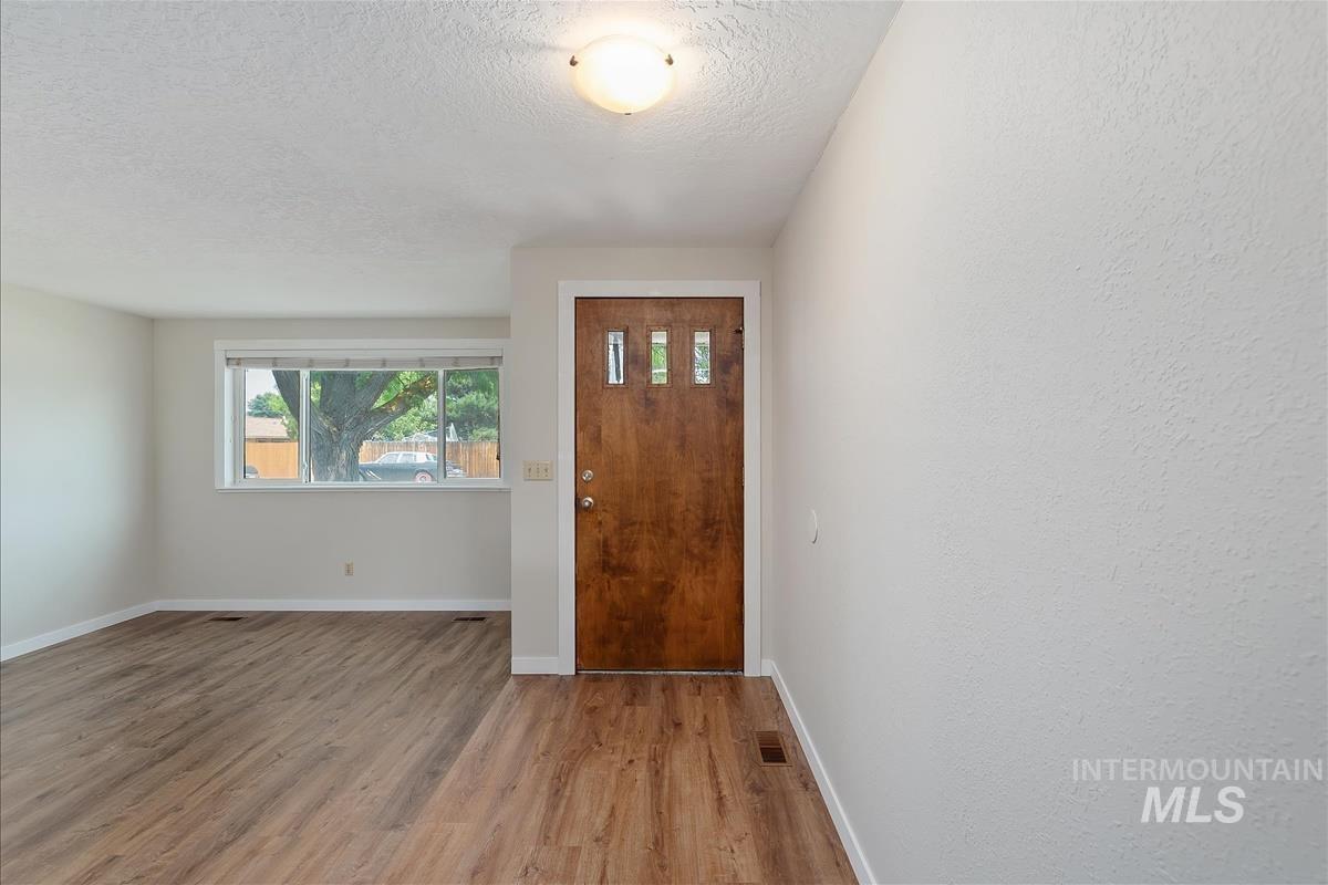 7505 W Snohomish St, Boise, Idaho 83709, 3 Bedrooms, 2 Bathrooms, Residential For Sale, Price $414,900,MLS 98996906
