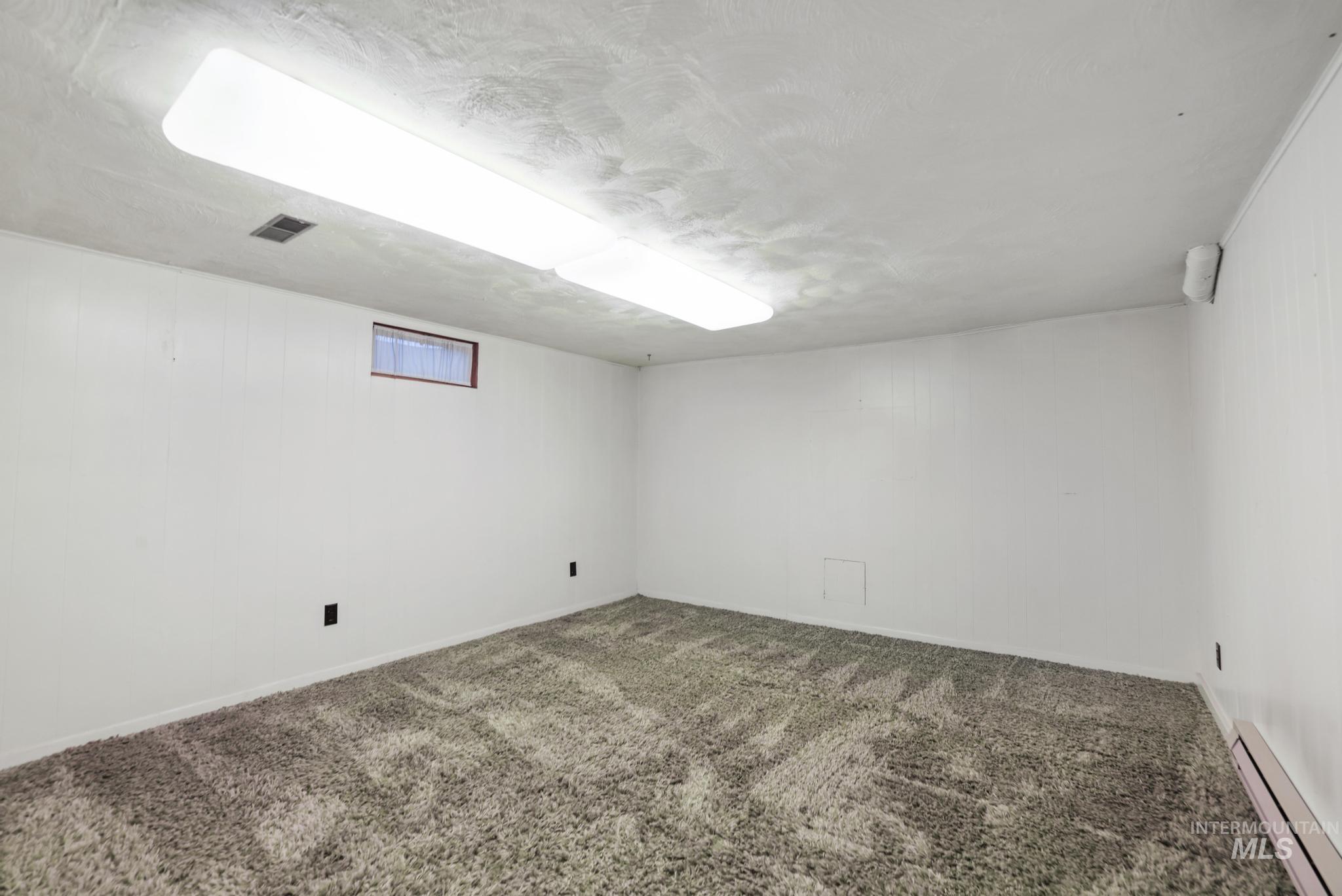 1435 Wilmore Ave, Twin Falls, Idaho 83301, 4 Bedrooms, 2 Bathrooms, Residential For Sale, Price $345,000,MLS 98996908