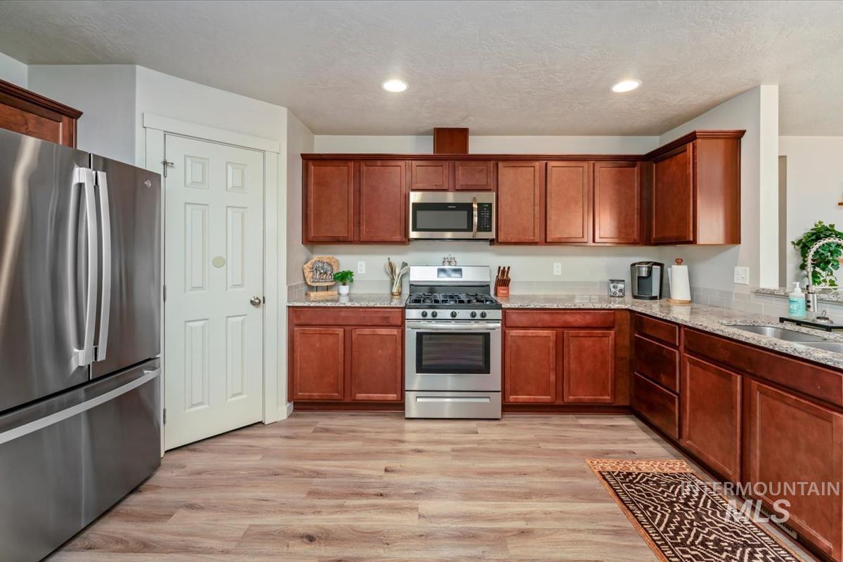 2264 N Greenville Ave, Kuna, Idaho 83634, 3 Bedrooms, 2 Bathrooms, Residential For Sale, Price $435,000,MLS 98996912