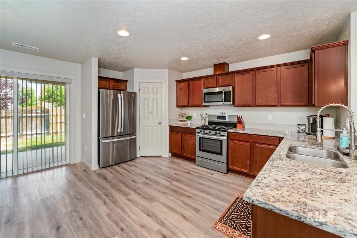 2264 N Greenville Ave, Kuna, Idaho 83634, 3 Bedrooms, 2 Bathrooms, Residential For Sale, Price $435,000,MLS 98996912
