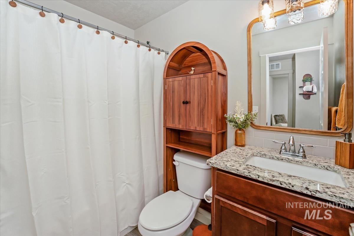 2264 N Greenville Ave, Kuna, Idaho 83634, 3 Bedrooms, 2 Bathrooms, Residential For Sale, Price $435,000,MLS 98996912