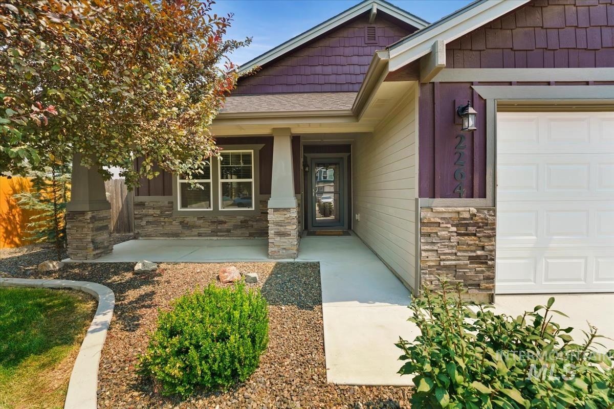 2264 N Greenville Ave, Kuna, Idaho 83634, 3 Bedrooms, 2 Bathrooms, Residential For Sale, Price $435,000,MLS 98996912