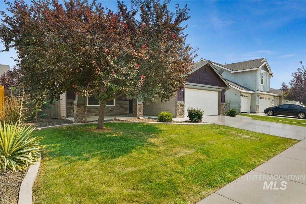2264 N Greenville Ave, Kuna, Idaho 83634, 3 Bedrooms, 2 Bathrooms, Residential For Sale, Price $435,000,MLS 98996912