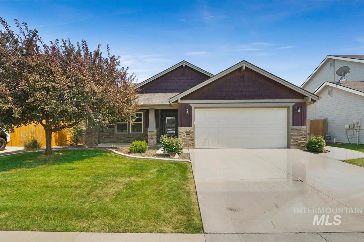 2264 N Greenville Ave, Kuna, Idaho 83634, 3 Bedrooms, 2 Bathrooms, Residential For Sale, Price $435,000,MLS 98996912
