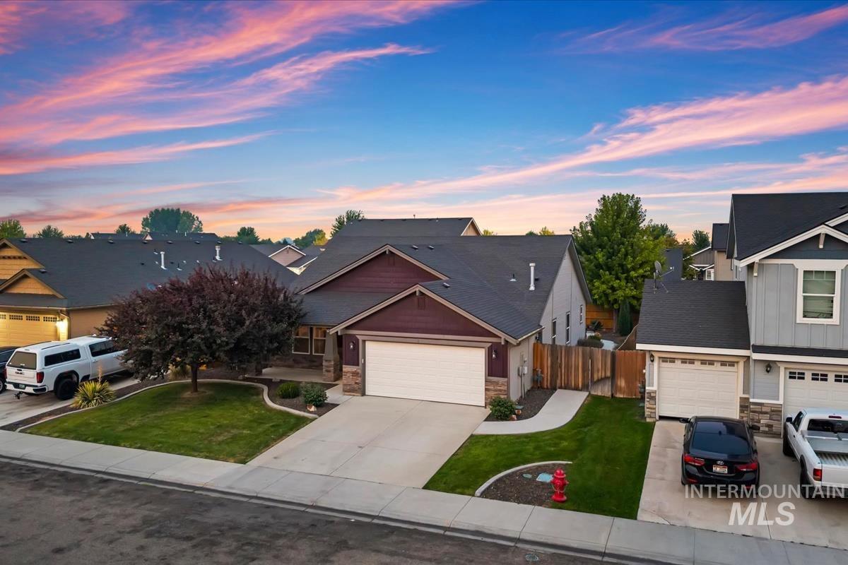 2264 N Greenville Ave, Kuna, Idaho 83634, 3 Bedrooms, 2 Bathrooms, Residential For Sale, Price $435,000,MLS 98996912
