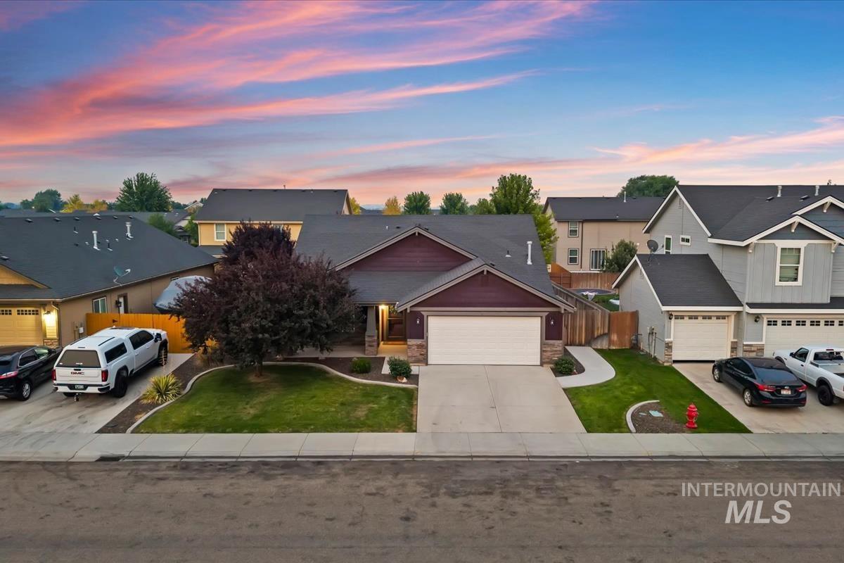 2264 N Greenville Ave, Kuna, Idaho 83634, 3 Bedrooms, 2 Bathrooms, Residential For Sale, Price $435,000,MLS 98996912