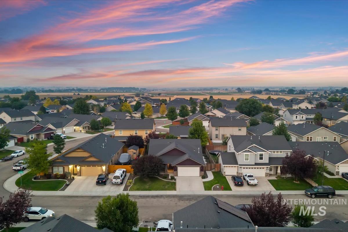 2264 N Greenville Ave, Kuna, Idaho 83634, 3 Bedrooms, 2 Bathrooms, Residential For Sale, Price $435,000,MLS 98996912