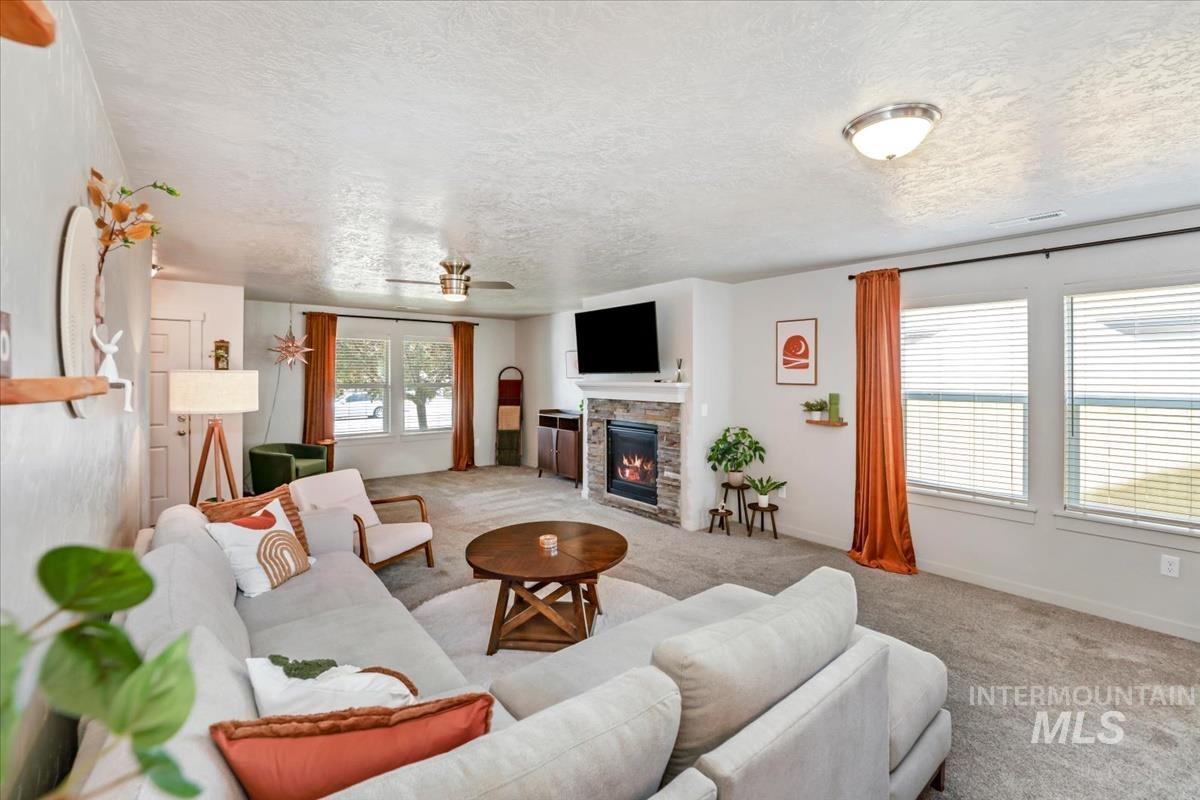2264 N Greenville Ave, Kuna, Idaho 83634, 3 Bedrooms, 2 Bathrooms, Residential For Sale, Price $435,000,MLS 98996912