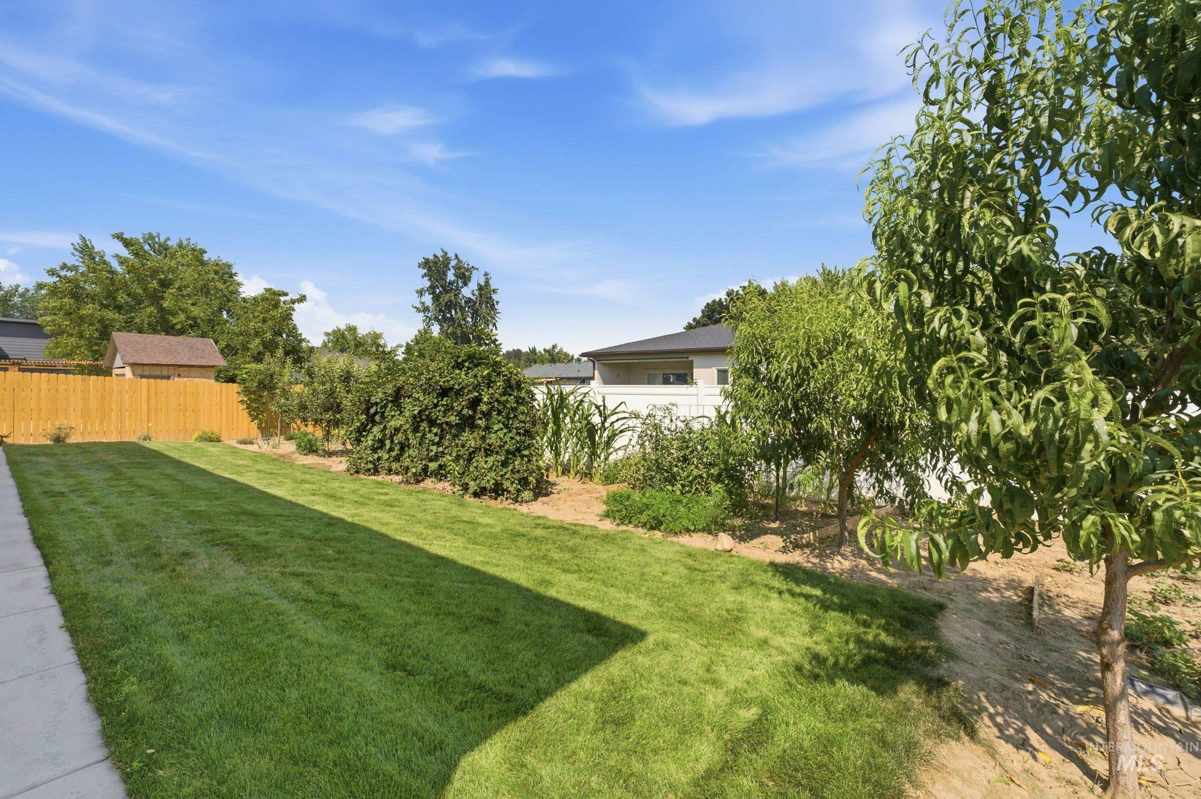 8819 W Holbrook Ave, Boise, Idaho 83704, 5 Bedrooms, 3 Bathrooms, Residential For Sale, Price $899,000,MLS 98996920