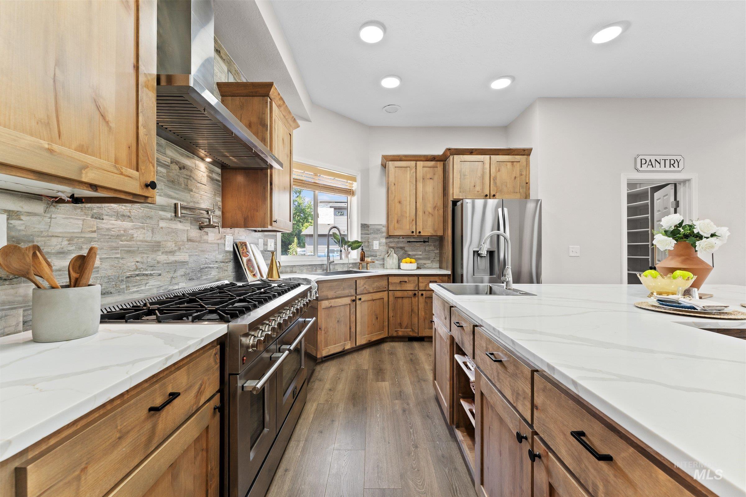 8819 W Holbrook Ave, Boise, Idaho 83704, 5 Bedrooms, 3 Bathrooms, Residential For Sale, Price $899,000,MLS 98996920