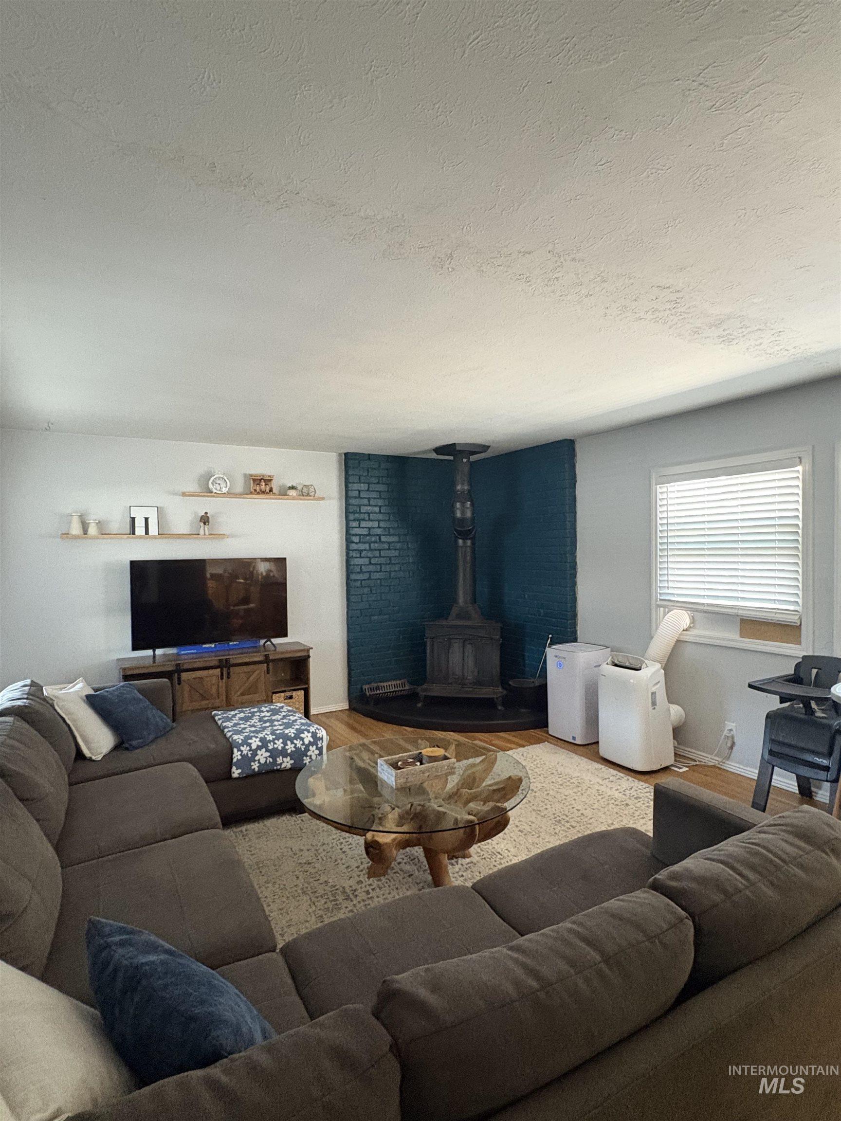 919 NW 2nd Ave, Ontario, Oregon 97914, 3 Bedrooms, 1 Bathroom, Residential For Sale, Price $308,000,MLS 98996924