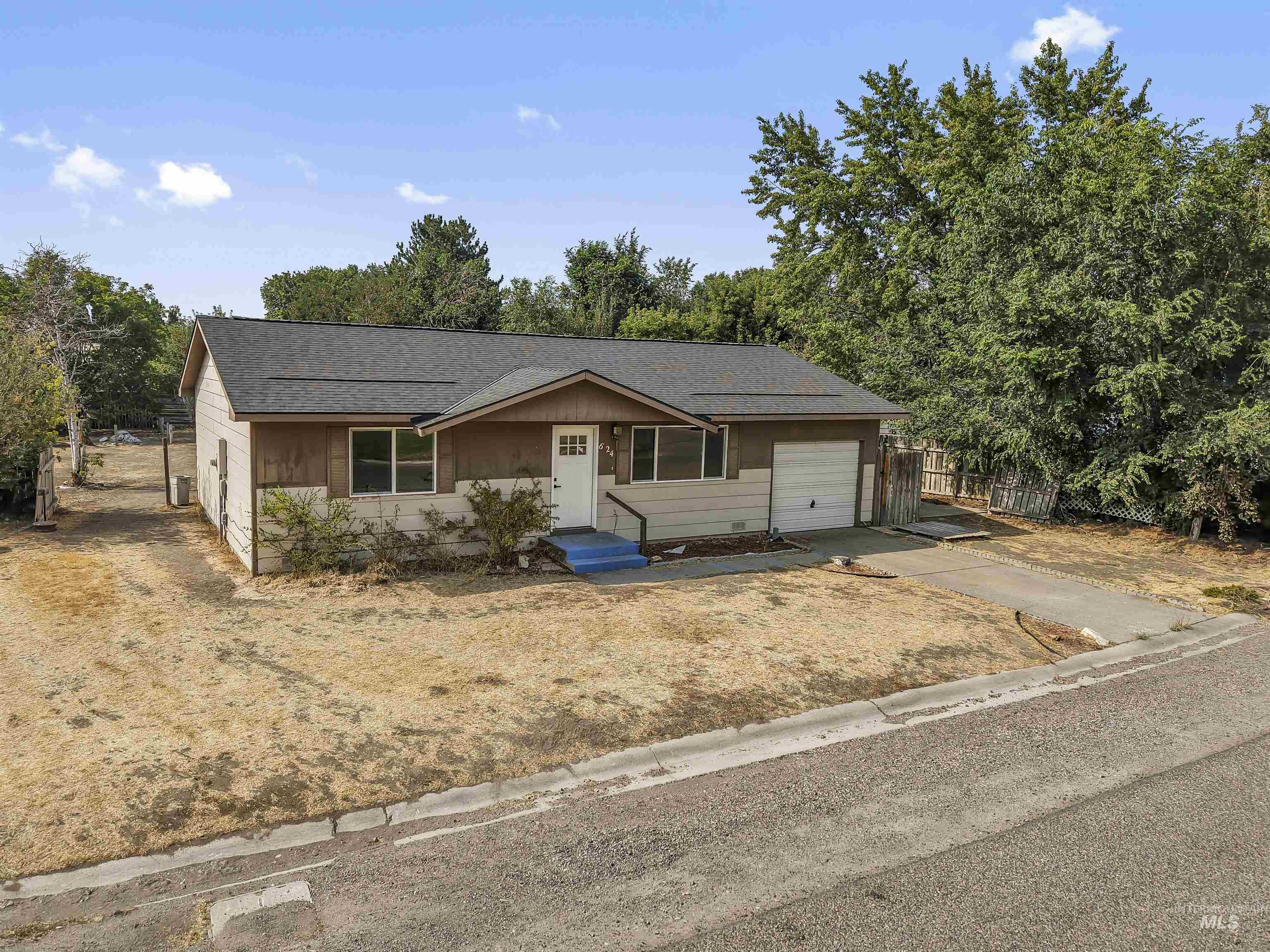 624 Sharon Street, Rupert, Idaho 83350, 2 Bedrooms, 1 Bathroom, Residential For Sale, Price $230,000, 98996925